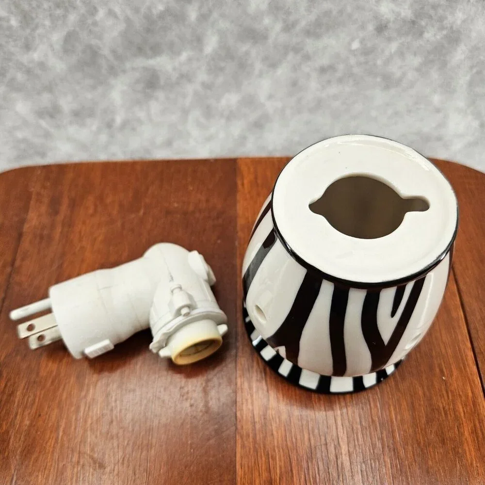 Scentsy Plug In Wax Warmer Night Light Zebra‎ Stripes Black White No Light Bulb